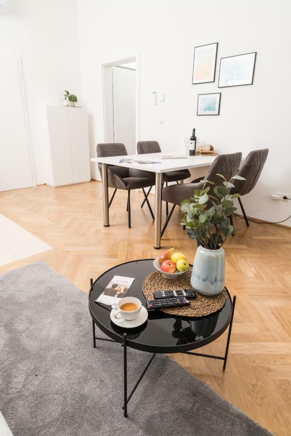 Stadlau Live Apartments Виена Екстериор снимка