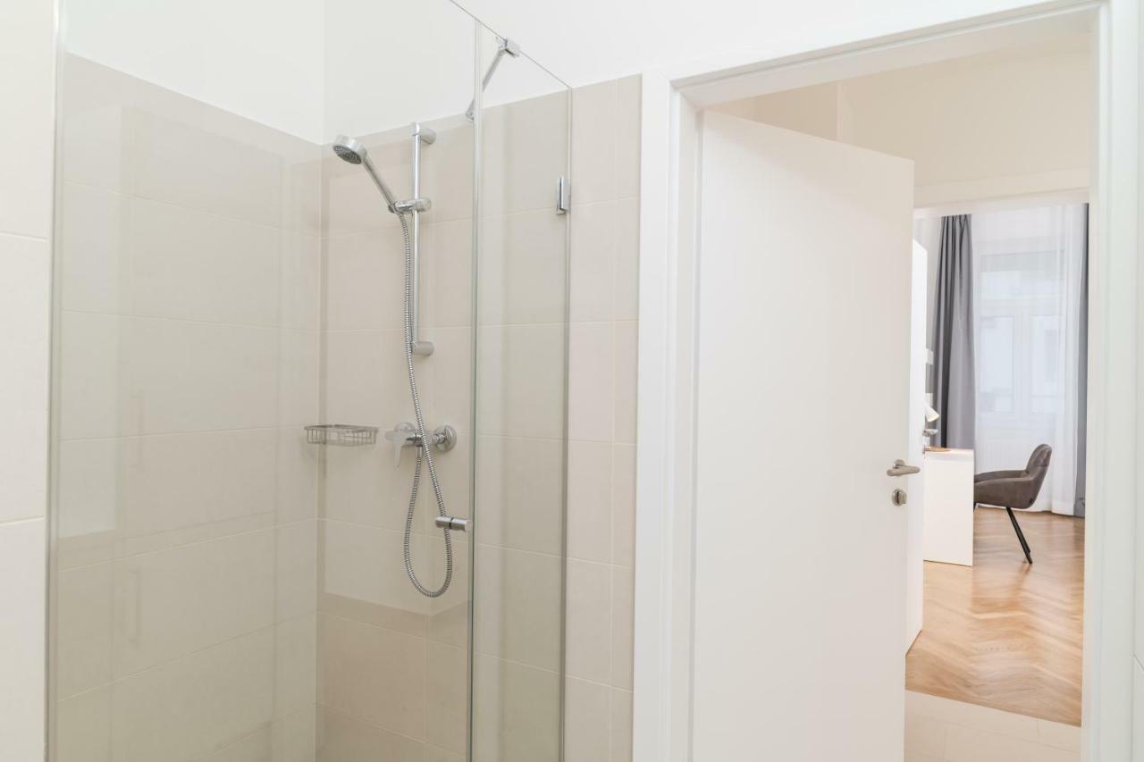 Stadlau Live Apartments Виена Екстериор снимка