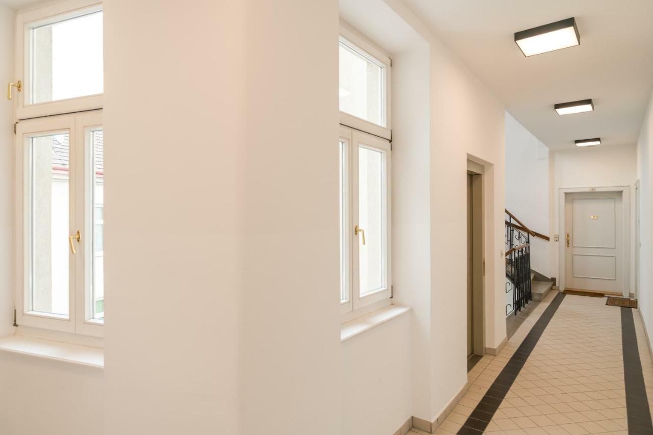 Stadlau Live Apartments Виена Екстериор снимка