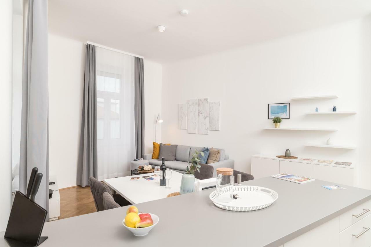 Stadlau Live Apartments Виена Екстериор снимка